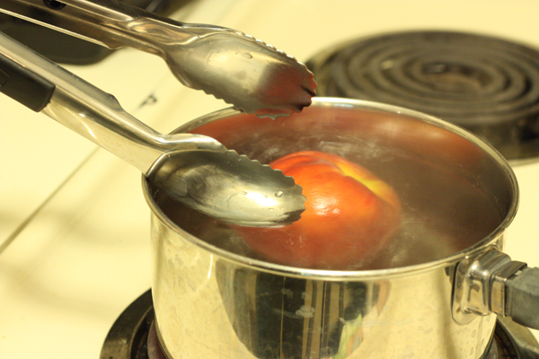 The easiest way to peel a peach
