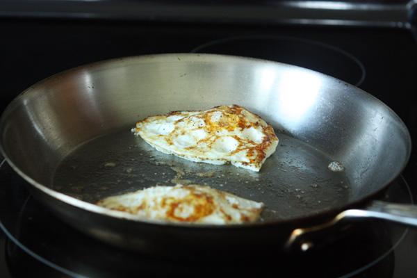 Finishing the egg frying